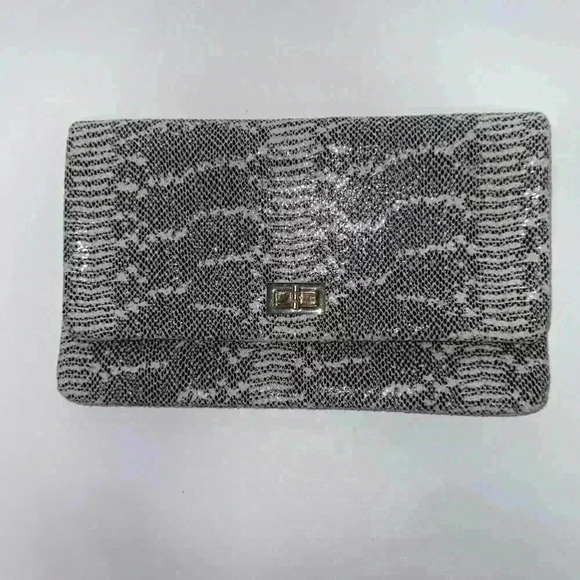NWT!! Urban Expressions Clutch/White & Black Snakeskin look/no chain/VEGAN! - Picture 1 of 10
